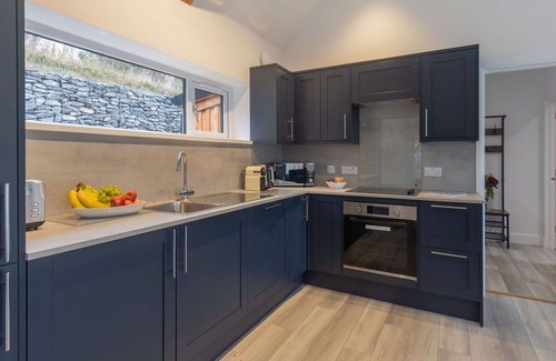Balnain Villa | Wonderful private villa for 4 people with WIFI, TV, patio, pets allowed, panoramic view and park.