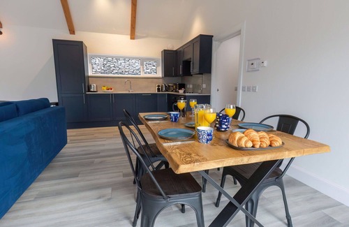 Balnain Villa | Wonderful private villa for 4 people with WIFI, TV, patio, pets allowed, panoramic view and park.