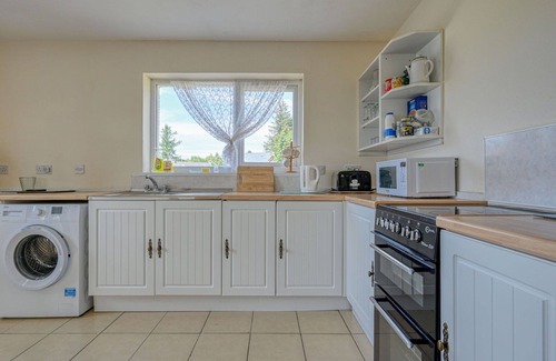 Balnain House | Wonderful private villa for 4 guests with TV, patio, pets allowed and panoramic view