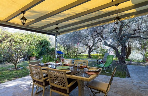 Artallo Villa | Wonderful private villa for 4 people with WIFI, A/C, TV, patio and panoramic view