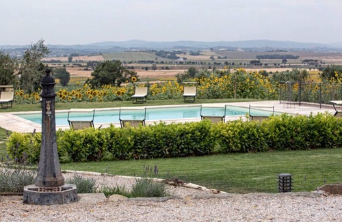 Cortona Villa | Wonderful private villa for 10 guests with A/C, WIFI, private pool and TV, close to Cortona