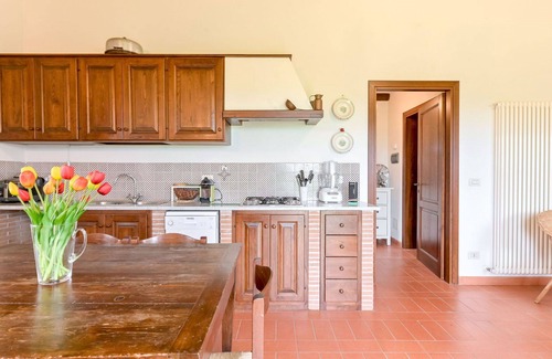 Manciano Villa | Wonderful private villa with private pool, WIFI, TV, patio, pets allowed, panoramic view and par.