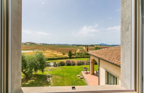 Manciano Villa | Wonderful private villa with private pool, WIFI, TV, patio, pets allowed, panoramic view and par.