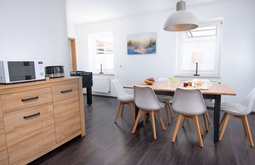 Norden House | Wonderful private villa for 6 guests with WIFI, TV, terrace and parking