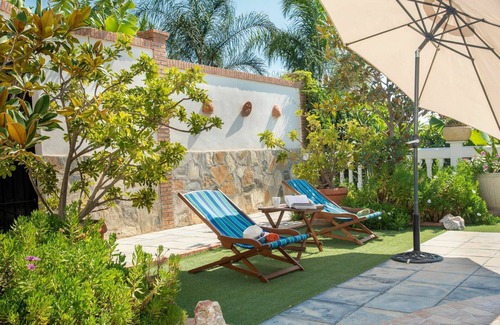 Motril House | Wonderful private villa with private pool, A/C, WIFI, TV, terrace, pets allowed and parking