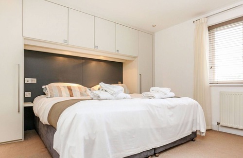 Carnon Downs House | Wonderful private villa for 4 guests with WIFI, pool, TV, patio, pets allowed and parking