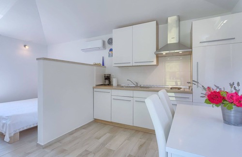 Marceljani House | Wonderful private villa for 2 people with A/C, pool, WIFI, TV, terrace and parking