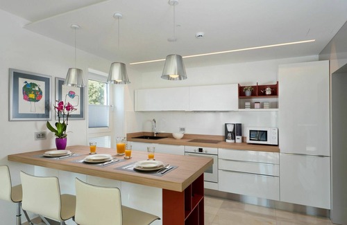 Rasa Villa | Wonderful private villa for 10 people with hot tub, private pool, WIFI, A/C, TV, terrace and par.