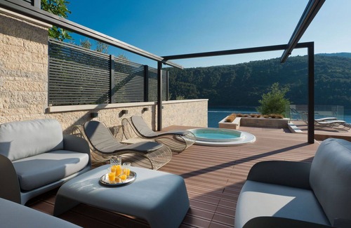 Rasa Villa | Wonderful private villa for 10 people with hot tub, private pool, WIFI, A/C, TV, terrace and par.