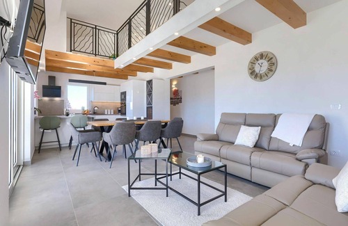 Nova Vas House | Wonderful private villa for 8 guests with hot tub, WIFI, A/C, private pool, TV, terrace and park.