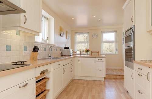 Maybole Villa | Wonderful private villa for 8 people with TV, patio, pets allowed and panoramic view