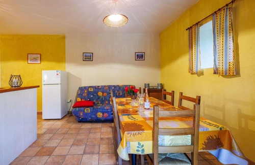 Barjac House | Wonderful private villa for 4 people with TV, terrace, pets allowed and panoramic view