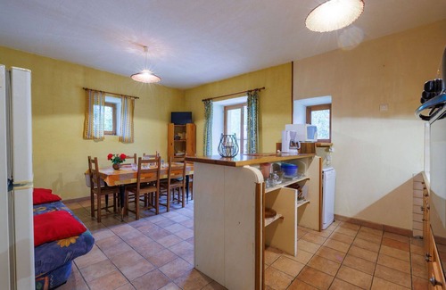 Barjac House | Wonderful private villa for 4 people with TV, terrace, pets allowed and panoramic view