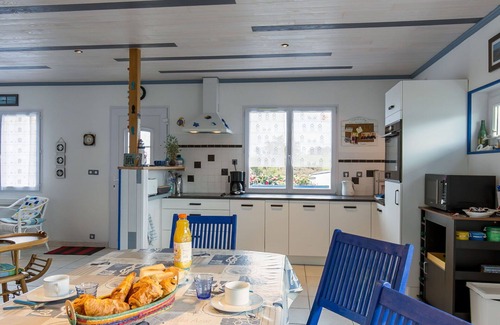 Saint-Mathieu House | Wonderful private villa for 8 guests with WIFI, TV, terrace and pets allowed