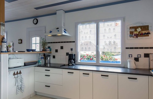 Saint-Mathieu House | Wonderful private villa for 8 guests with WIFI, TV, terrace and pets allowed