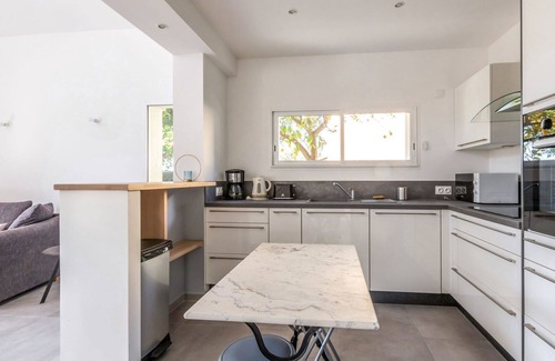 Le Mourillon Villa | Wonderful private villa for 4 guests with WIFI, A/C, TV and terrace