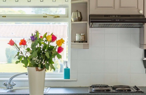 Liskeard House | Wonderful private villa for 4 guests with WIFI, TV and patio
