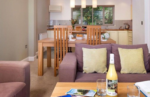 Carnon Downs House | Wonderful private villa for 4 guests with pool, WIFI, TV and pets allowed