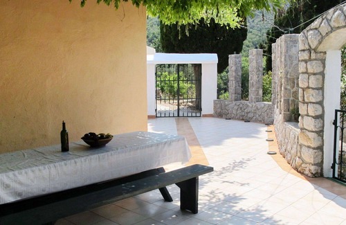 Merag House | Wonderful private villa with private pool, A/C, WIFI, TV, patio, pets allowed and parking