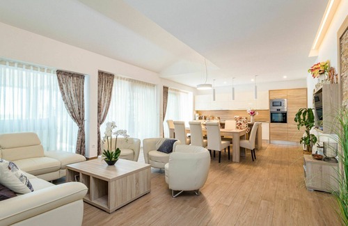 Gracisce House | Wonderful private villa for 8 people with A/C, WIFI, private pool, hot tub, TV, terrace and park.