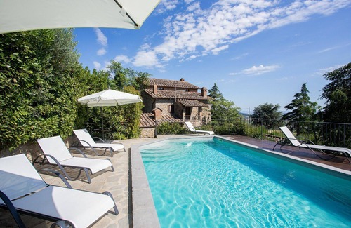 Camucia Villa | Wonderful private villa for 8 people with private pool, WIFI, A/C, TV, terrace and panoramic view