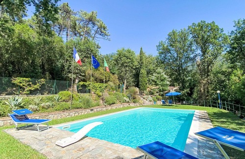 Vicopelago House | Wonderful private villa for 4 people with private pool, WIFI, TV, terrace, pets allowed and park.