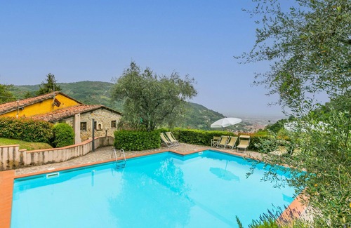 Pescia Villa | Wonderful private villa for 10 guests with WIFI, private pool, TV, terrace and panoramic view