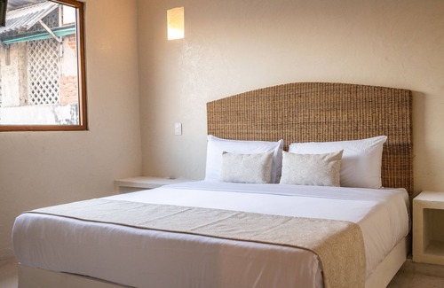 Centro Hotel | Wonderful Room @Walled City with King Bed