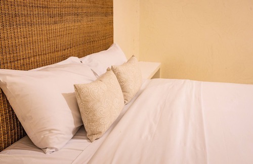 Centro Hotel | Wonderful Room @Walled City with King Bed