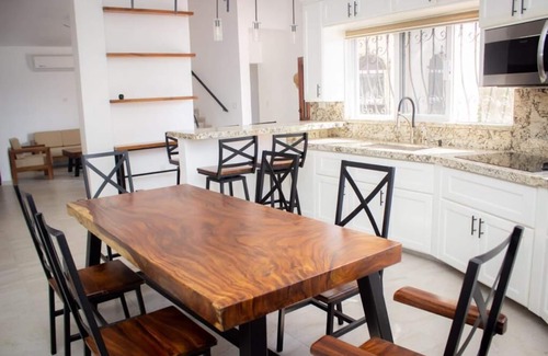 Ixtapa House | Wonderful residence w/studio, 15 min walk distance from beach & restaurants!