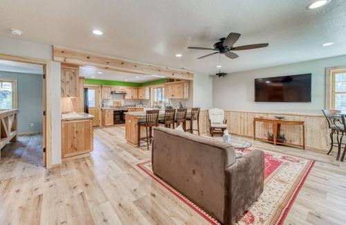 West Village House | Wonderful Retreat Near the Lake W/Gourmet Kitchen, Free WIFi & Wraparound Deck!