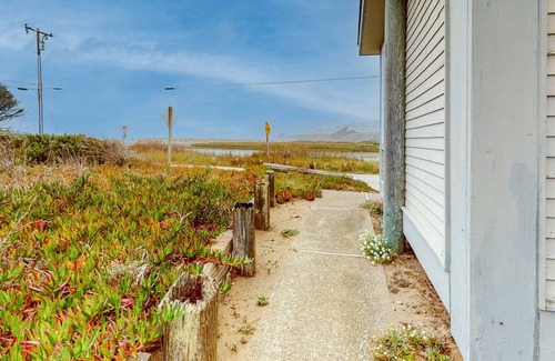 Salmon Creek House | Wonderful Studio Steps From the Water w/Deck, Private Washer/Dryer, Free WiFi