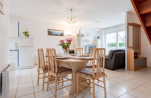 Hauteville-sur-Mer House | Wonderful villa for 4 guests with WIFI, TV, terrace, pets allowed and parking