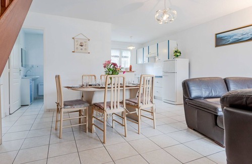 Hauteville-sur-Mer House | Wonderful villa for 4 guests with WIFI, TV, terrace, pets allowed and parking