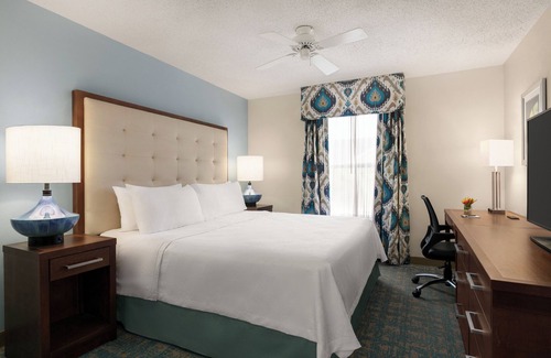 Villas Hotel | Wonderful Vacation Stay! FREE Breakfast and Parking, Near Eagle Ridge Golf Club!
