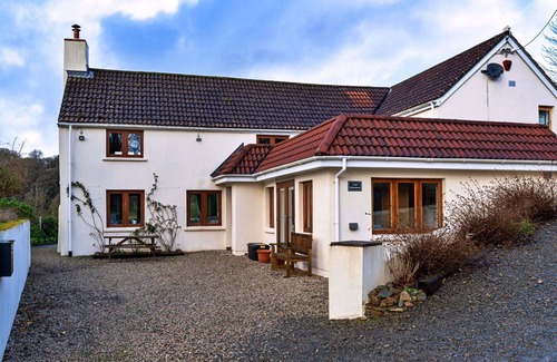 Westleigh House | Wonderful villa for 8 people with WIFI, terrace and parking
