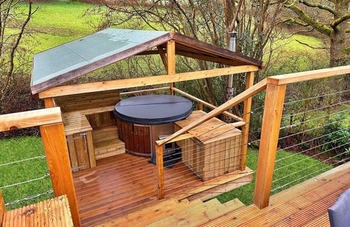 Chiddingstone Hoath House | Wonderful villa for 4 guests with WIFI, hot tub and terrace