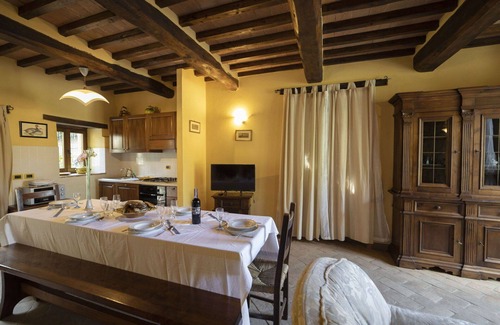 Pieve di Chio House | Wonderful villa for 10 guests with private pool, WIFI, TV, patio and pets allowed