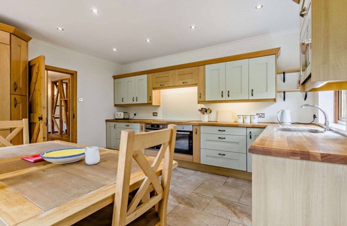 Horseheath House | Wonderful villa for 12 people with WIFI, pets allowed and parking
