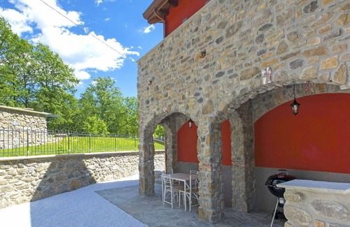 Tresana Villa | Wonderful villa for 2 guests with pool, A/C, WIFI, TV, patio and parking