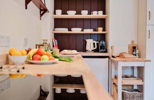 Painswick House | Wonderful villa for 2 people with WIFI and pets allowed