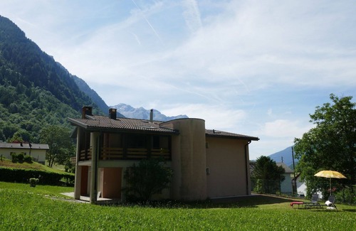Blenio House | Wonderful villa for 5 people with WIFI, TV, terrace, pets allowed and panoramic view