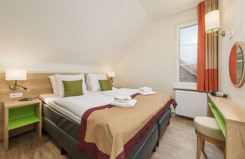 Medebach House | Wonderful villa for 6 guests with WIFI, hot tub, pool, TV, terrace and parking