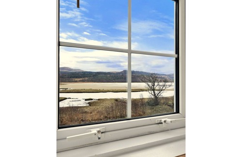 Lochgilphead House | Wonderful villa for 6 guests with WIFI, terrace and pets allowed