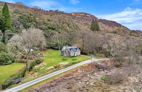 Lochgilphead House | Wonderful villa for 6 guests with WIFI, terrace and pets allowed