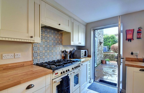 Bellerby House | Wonderful villa for 6 guests with WIFI, hot tub, terrace and pets allowed