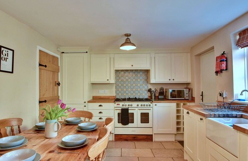 Bellerby House | Wonderful villa for 6 guests with WIFI, hot tub, terrace and pets allowed