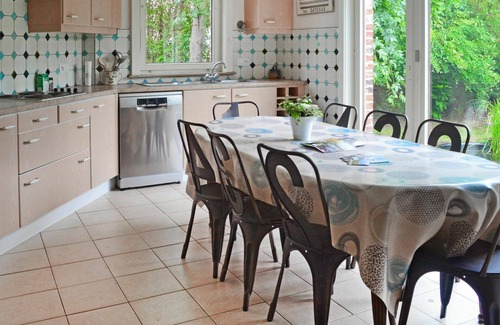 Le Bizet House | Wonderful villa for 8 guests with TV, terrace and pets allowed