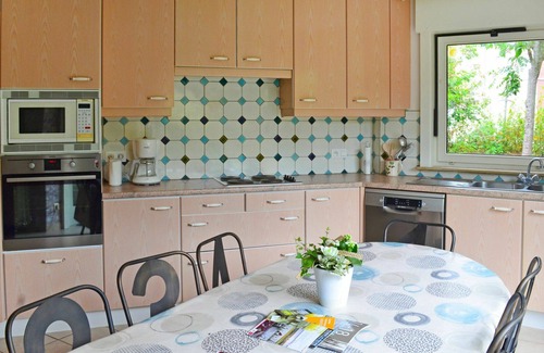 Le Bizet House | Wonderful villa for 8 guests with TV, terrace and pets allowed