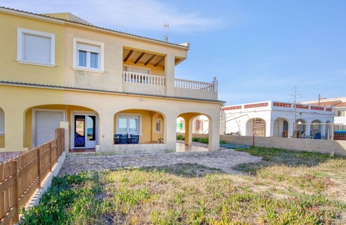 Les Deveses House | Wonderful villa for 8 people with WIFI, TV, patio and pets allowed